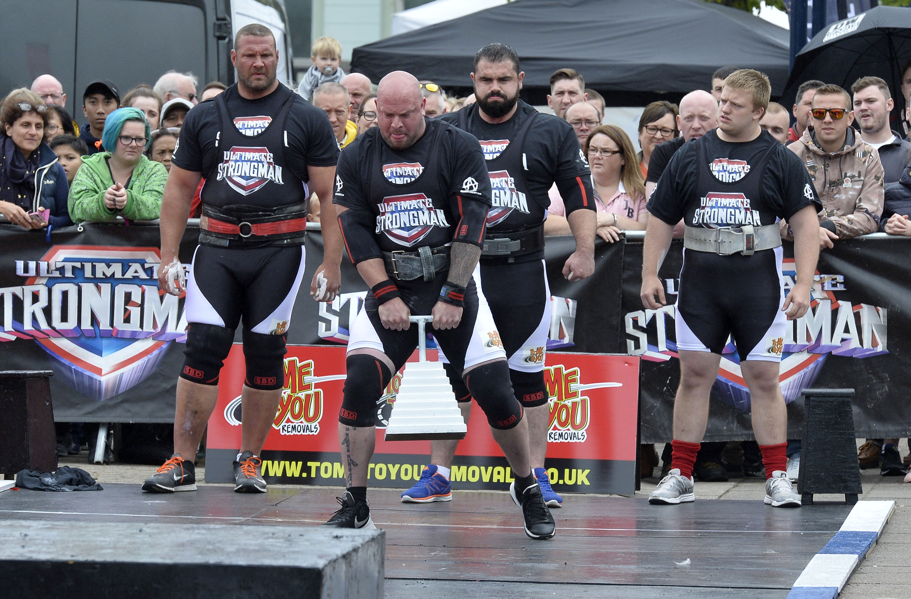 England's Strongest Man Phil Roberts gets England underway in the Farmers Walk Steeplechase.