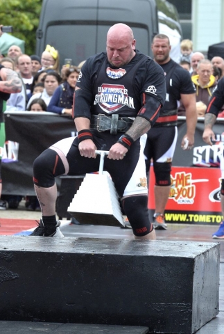 England's Strongest Man Phil Roberts gets England underway in the Farmers Walk Steeplechase.